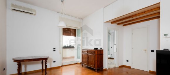 3 bedrooms Penthouse in Treviso, Italy No. 332581 2
