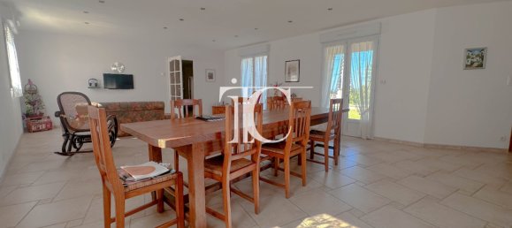 4 bedrooms Villa in Barjac, France No. 306457 4