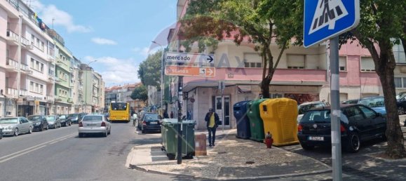 3 bedrooms Apartment in Amadora, Portugal No. 81972 17