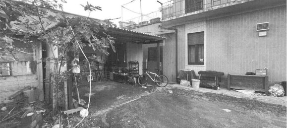 Дом с 3 спальнями в Кардано аль Кампо, Италия № 261941 2