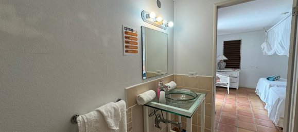 4 bedrooms Villa in English Harbor, Antigua and Barbuda No. 26 22