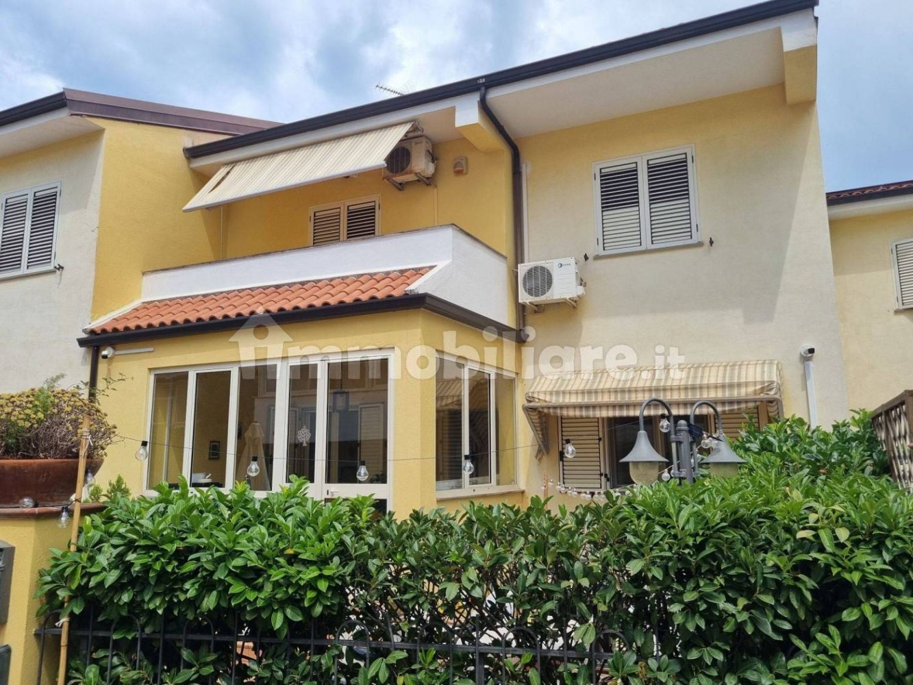 Villa de 4 dormitorios en Paola, Italy No. 299373