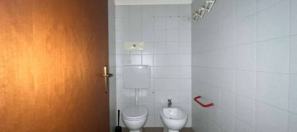 1غرفة عقار تجاري في Reggio Emilia, Italy رقم 71627 8