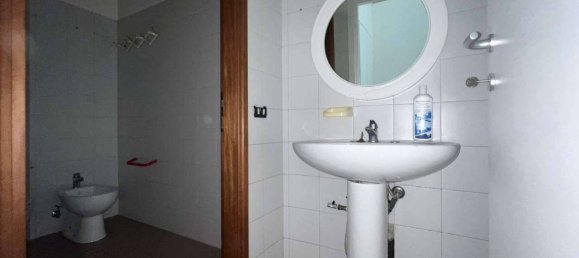 1غرفة عقار تجاري في Reggio Emilia, Italy رقم 71627 7