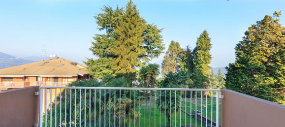 3 rooms Apartment in Arona, Italy No. 139985 4