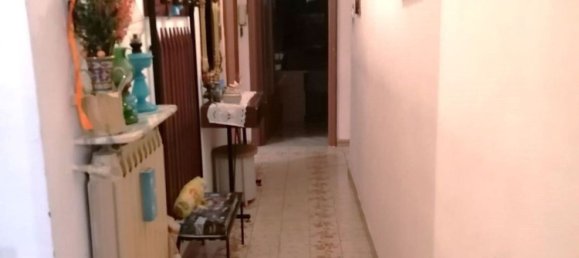 4-salle Appartement à Maddaloni, Italy No. 263671 2