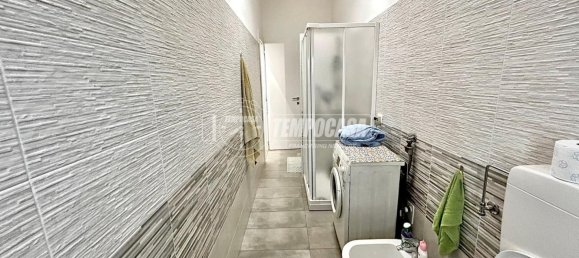 1 bedroom Apartment in Turin, Italy No. 348704 4