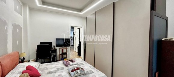 1 bedroom Apartment in Turin, Italy No. 348704 2