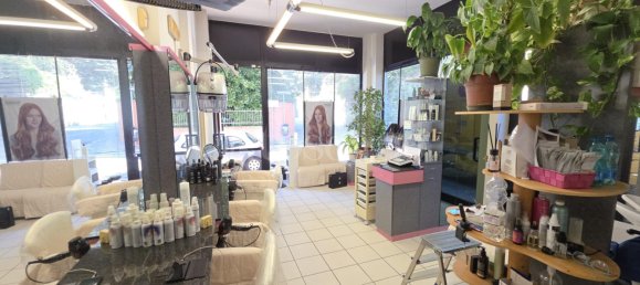 1 room Commercial property in Como, Italy No. 349574 2