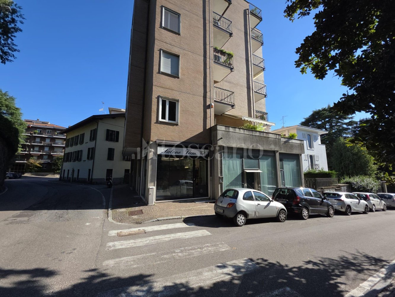1 room Commercial property in Como, Italy No. 349574