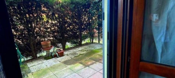 2-salle Appartement à Arcore, Italy No. 35369 9