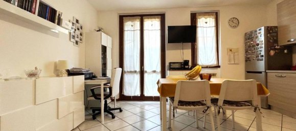 2-salle Appartement à Arcore, Italy No. 35369 6