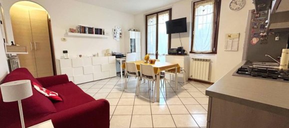 2-salle Appartement à Arcore, Italy No. 35369 3