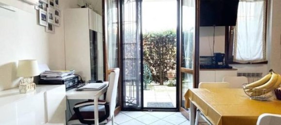 2-salle Appartement à Arcore, Italy No. 35369 8