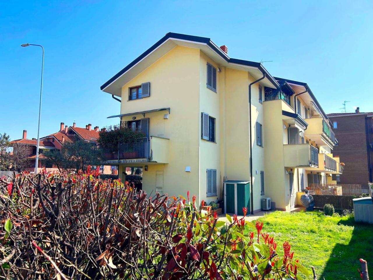 2-salle Appartement à Arcore, Italy No. 35369