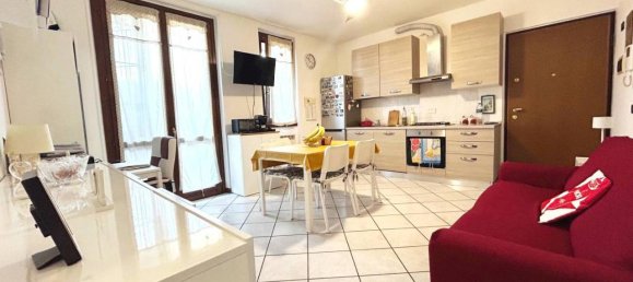 2-salle Appartement à Arcore, Italy No. 35369 4