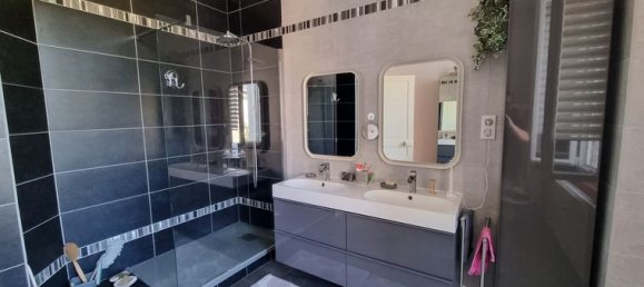 3 bedrooms House in Tours, France No. 315708 5