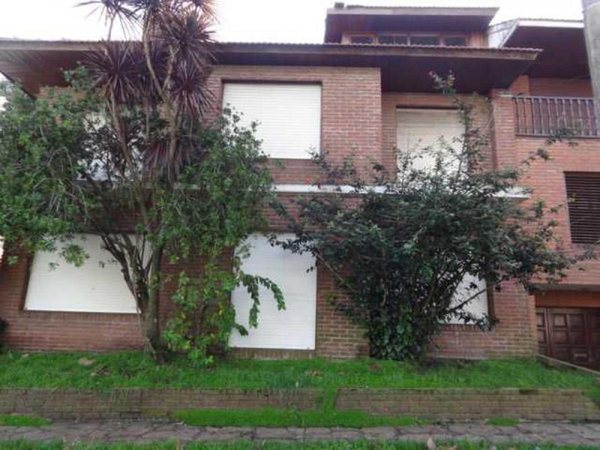 4 bedrooms House in Mar del Plata, Argentina No. 89342