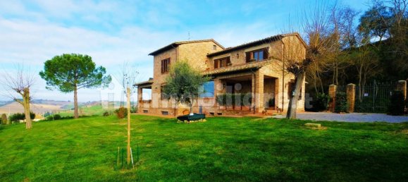 4 bedrooms Villa in Montepulciano, Italy No. 197175 2