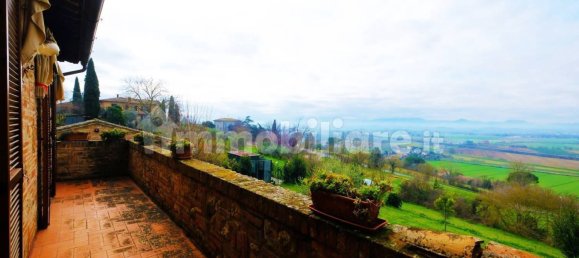 4 bedrooms Villa in Montepulciano, Italy No. 197175 4