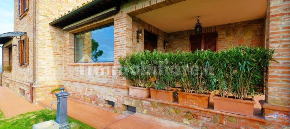 4 bedrooms Villa in Montepulciano, Italy No. 197175 9