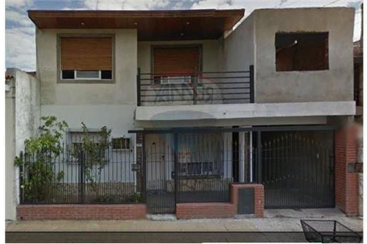 5 bedrooms House in Moron, Argentina No. 3794