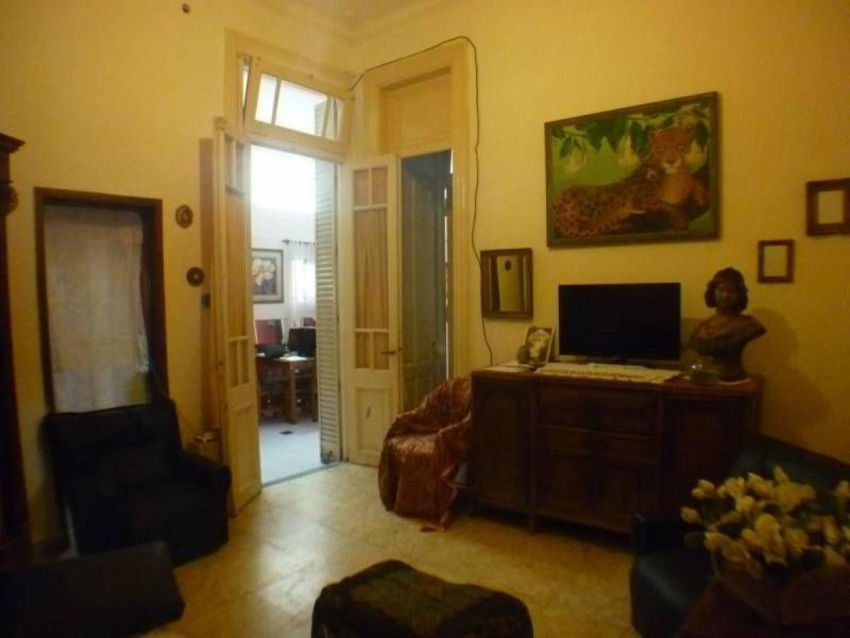 Casa de 4 dormitorios en Buenos Aires, Argentina No. 100905