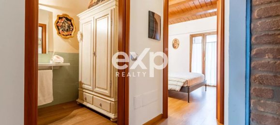 5 rooms Apartment in Colli al Metauro, Italy No. 289765 21