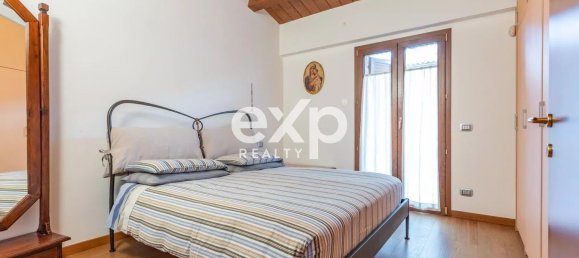 5 rooms Apartment in Colli al Metauro, Italy No. 289765 13