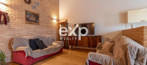 5 rooms Apartment in Colli al Metauro, Italy No. 289765 2