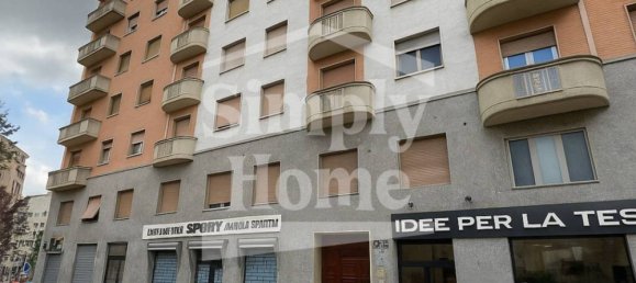 2 bedrooms Apartment in Turin, Italy No. 274812 2