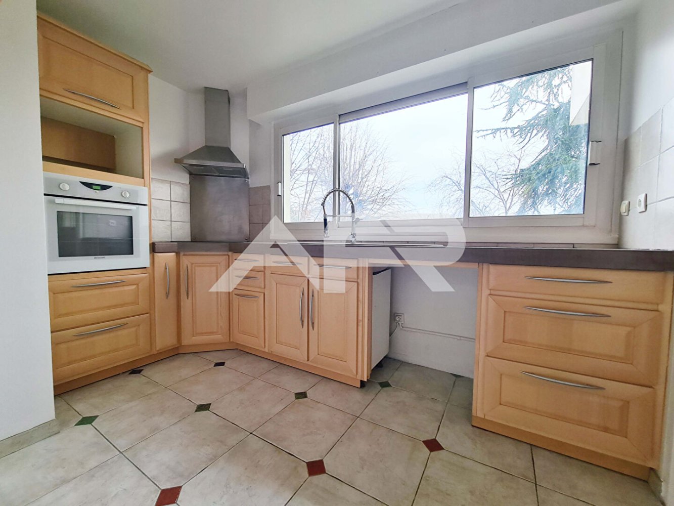 2 bedrooms Apartment in Chatou, France No. 174771