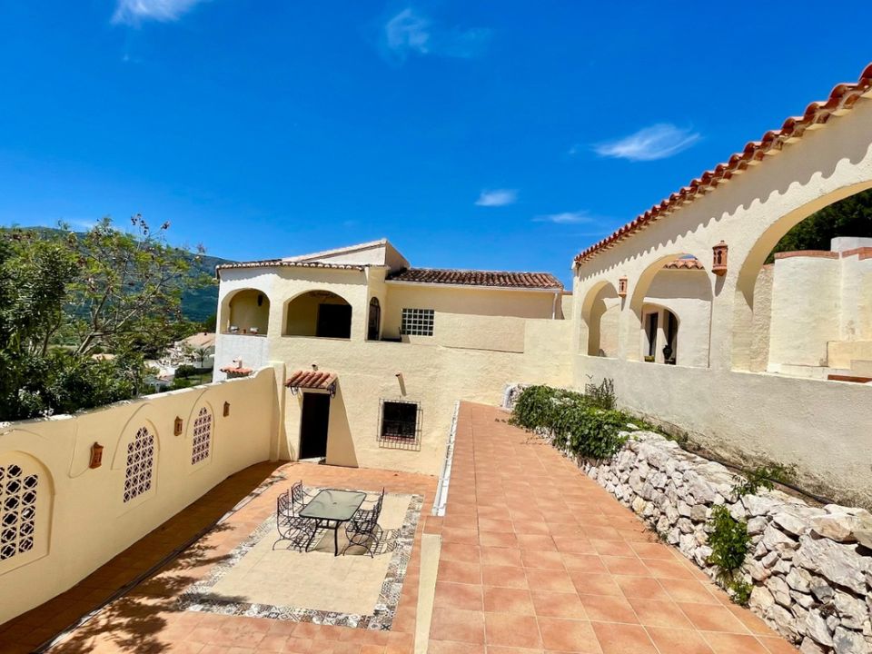 Вилла с 4 спальнями в Халон, Испания № 164886