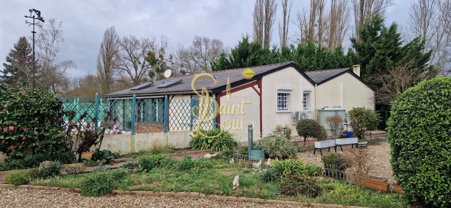 2 bedrooms House in Tavant, France No. 74350