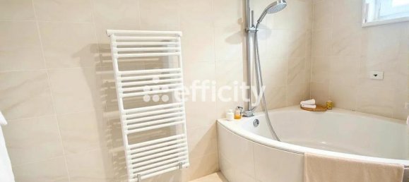 5 bedrooms House in Nantes, France No. 339882 13