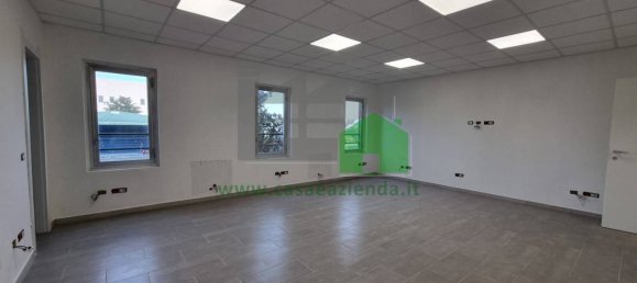 2غرفة مستودع في Pessano con Bornago, Italy رقم 81060 23