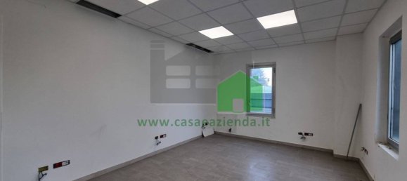 2غرفة مستودع في Pessano con Bornago, Italy رقم 81060 25