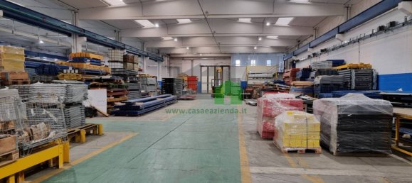 2غرفة مستودع في Pessano con Bornago, Italy رقم 81060 16