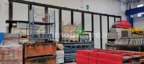 2غرفة مستودع في Pessano con Bornago, Italy رقم 81060 21