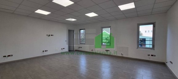 2غرفة مستودع في Pessano con Bornago, Italy رقم 81060 22