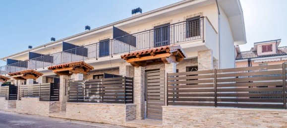 Casa de 3 habitaciónes en Guidonia Montecelio, Italy No. 19305 32