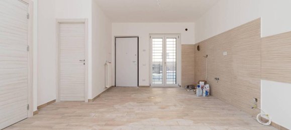 Casa de 3 habitaciónes en Guidonia Montecelio, Italy No. 19305 13