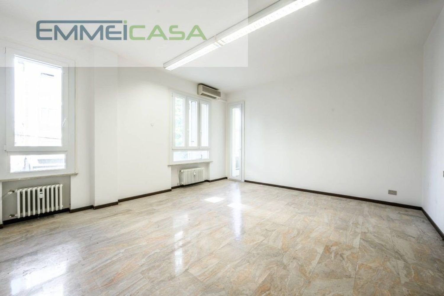 4-salle Appartement à Sassuolo, Italy No. 295667