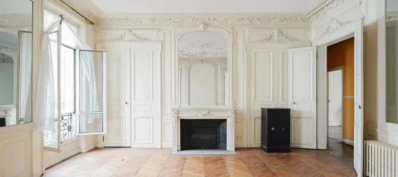 5 bedrooms Apartment in Paris, France No. 131347 2