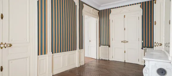 5 bedrooms Apartment in Paris, France No. 131347 13