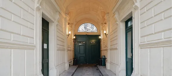 5 bedrooms Apartment in Paris, France No. 131347 30