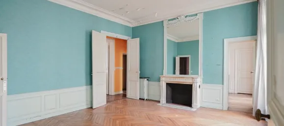 5 bedrooms Apartment in Paris, France No. 131347 19