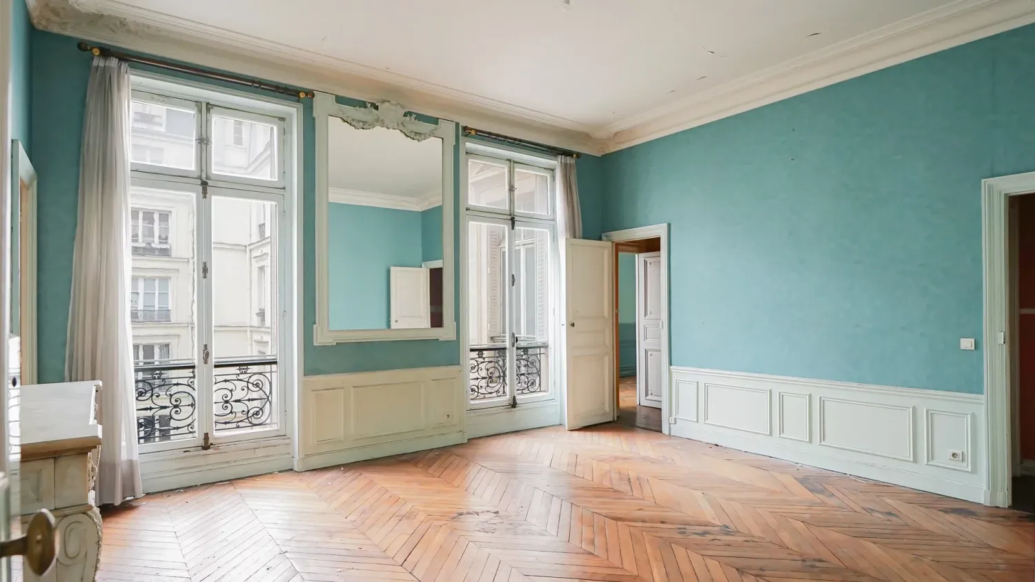 5 bedrooms Apartment in Paris, France No. 131347