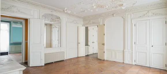 5 bedrooms Apartment in Paris, France No. 131347 7