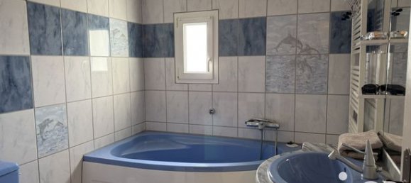 4 Schlafzimmer Haus in Deux-Sevres, France, Nr. 300728 10